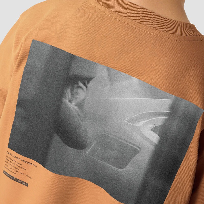 REVERSE M SS OVERSIZED T-SHIRT - model