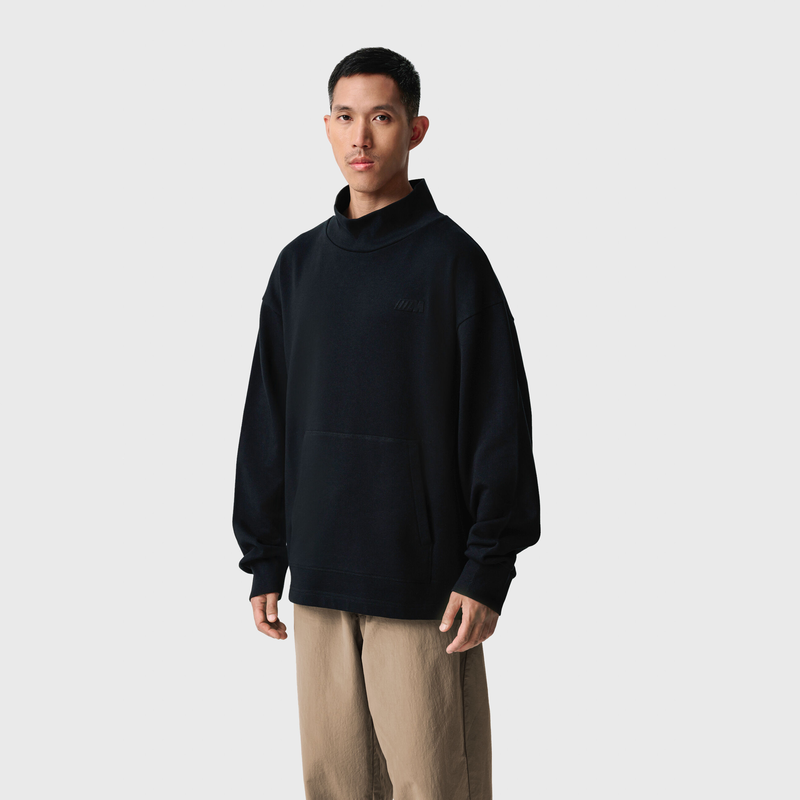 HIGH NECK M CREW - model