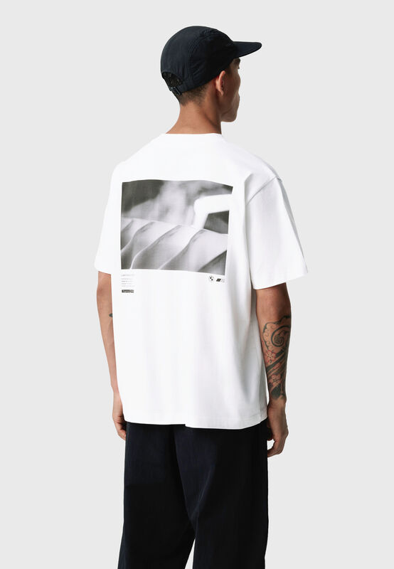 REVERSE M SS OVERSIZED T-SHIRT - model