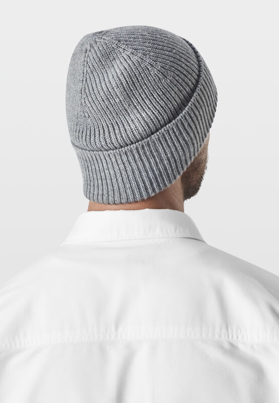 MICRO DOT BEANIE - model