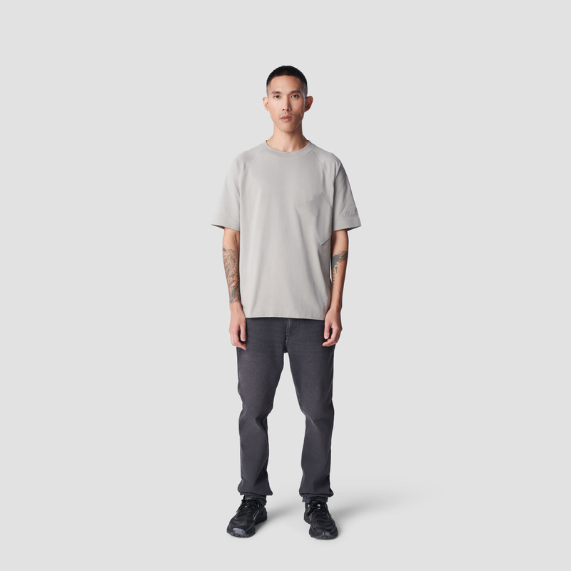 MICRO M RAGLAN T-SHIRT - model