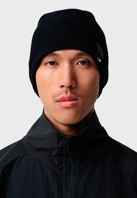 LABEL M BEANIE - model