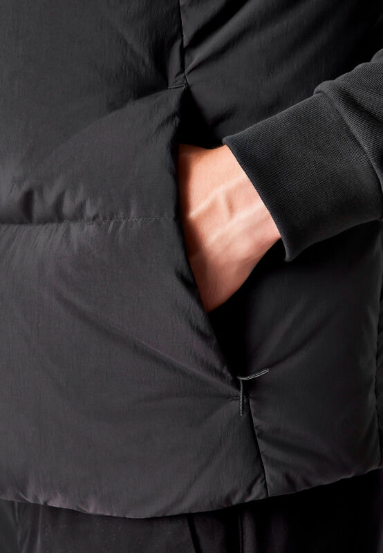 CORE TAG INSULATION GILET - model
