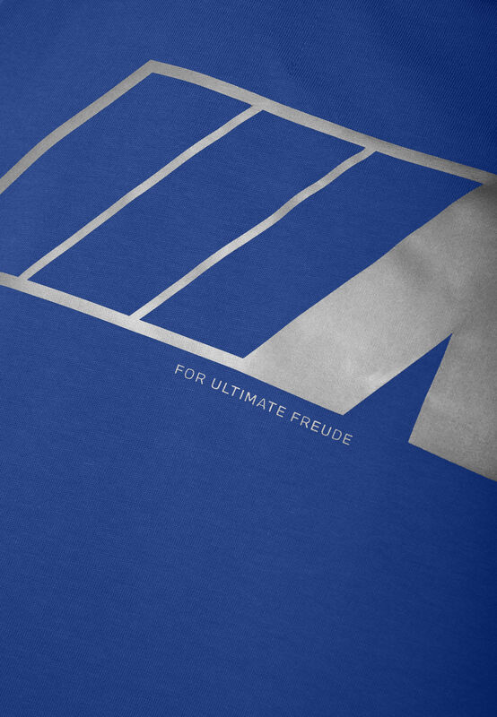 REVERSE M SS OVERSIZED T-SHIRT REFLECTIVE - model