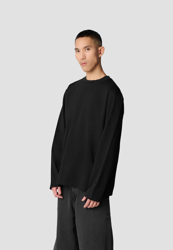 REVERSE M LS OVERSIZED T-SHIRT - model