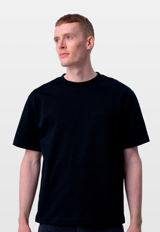 ARC OVERSIZED SS T-SHIRT - model