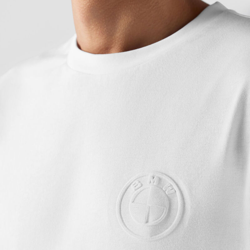 CORE SMALL SYMBOL T-SHIRT - model