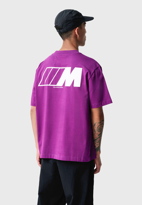 REVERSE M SS OVERSIZED T-SHIRT - model