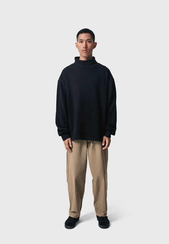 HIGH NECK M CREW - model
