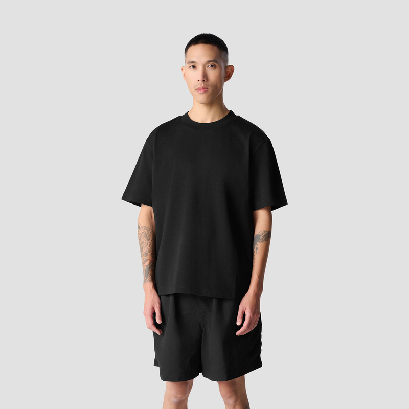 REVERSE M SS OVERSIZED T-SHIRT - model