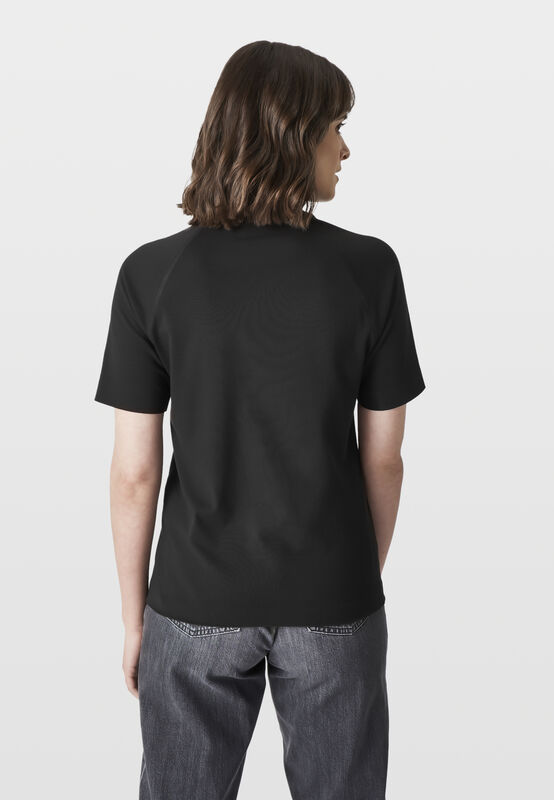MICRO M RAGLAN T-SHIRT - model
