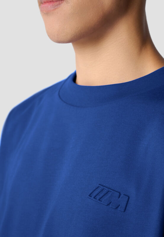 REVERSE M SS OVERSIZED T-SHIRT REFLECTIVE - model