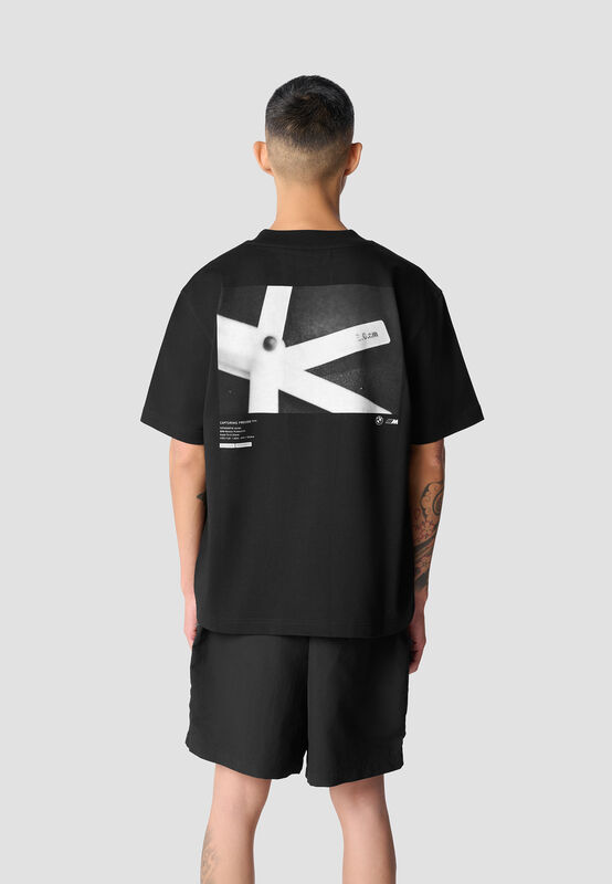 REVERSE M SS OVERSIZED T-SHIRT - model