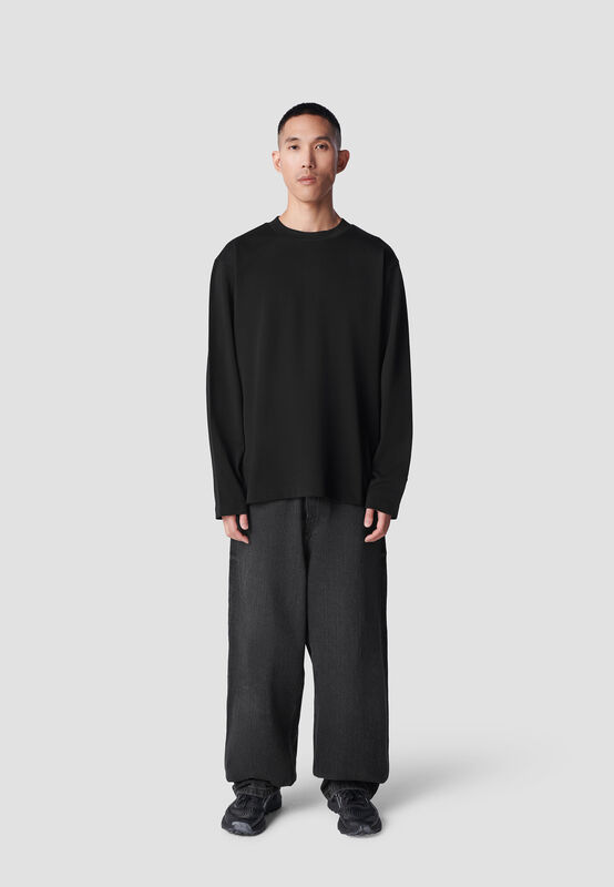 REVERSE M LS OVERSIZED T-SHIRT - model