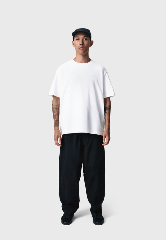 REVERSE M SS OVERSIZED T-SHIRT - model