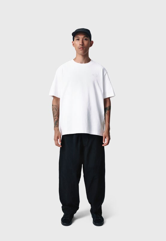 REVERSE M SS OVERSIZED T-SHIRT - model