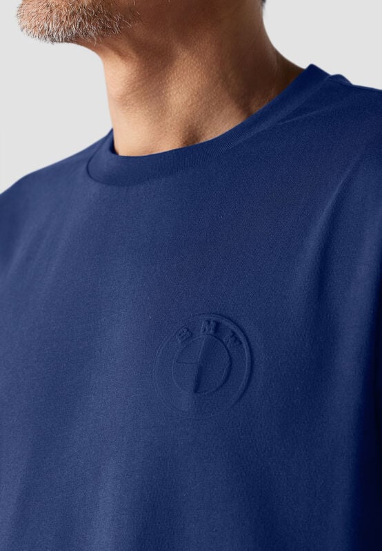 CORE SMALL SYMBOL T-SHIRT - model
