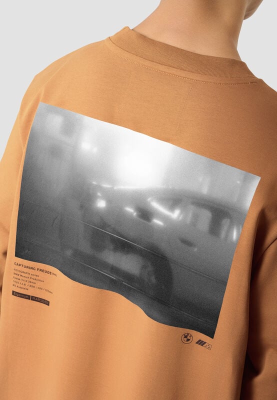 REVERSE M LS OVERSIZED T-SHIRT - model