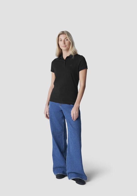 CORE WOMENS MICRO SYMBOL POLO - model