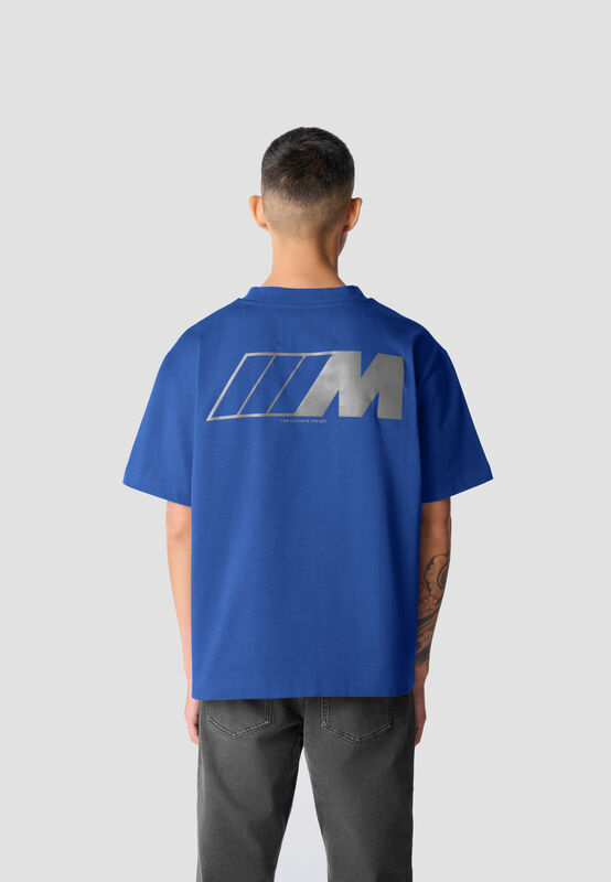REVERSE M SS OVERSIZED T-SHIRT REFLECTIVE - model