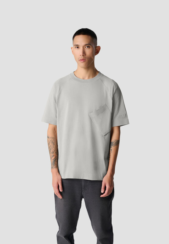 MICRO M RAGLAN T-SHIRT - model