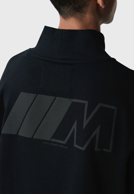 HIGH NECK M CREW - model