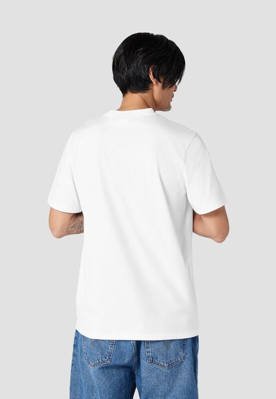 CORE SMALL SYMBOL T-SHIRT - model