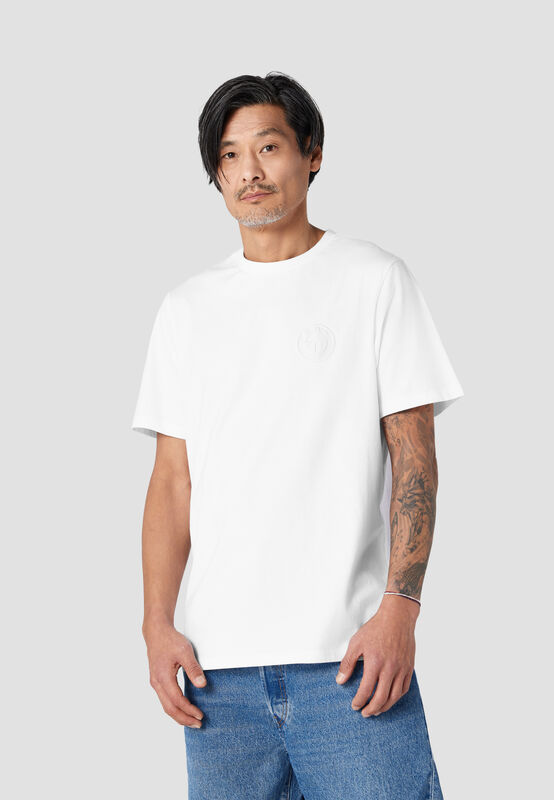CORE SMALL SYMBOL T-SHIRT - model
