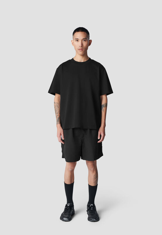 REVERSE M SS OVERSIZED T-SHIRT - model