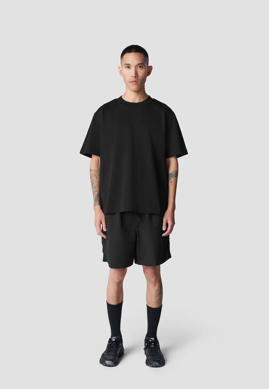 REVERSE M SS OVERSIZED T-SHIRT - model