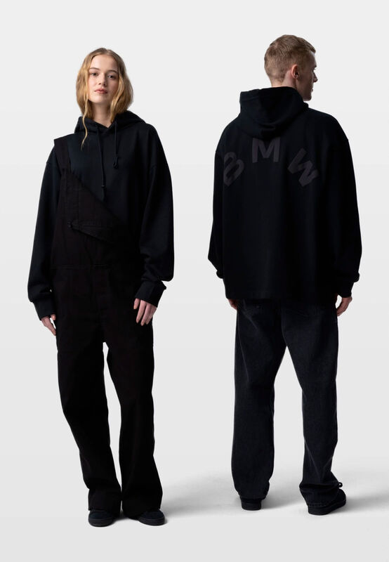 ARC OVERSIZED SWEAT HOODIE - model