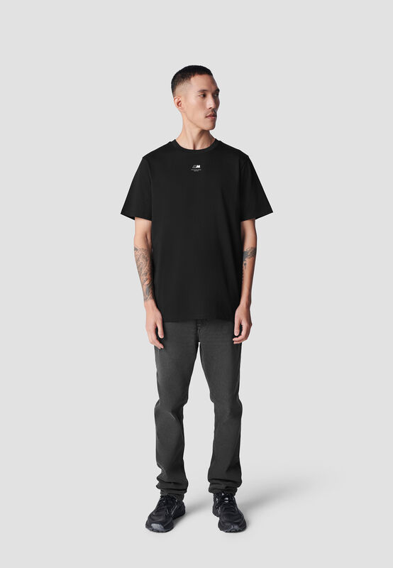 CORE MICRO M T-SHIRT - model