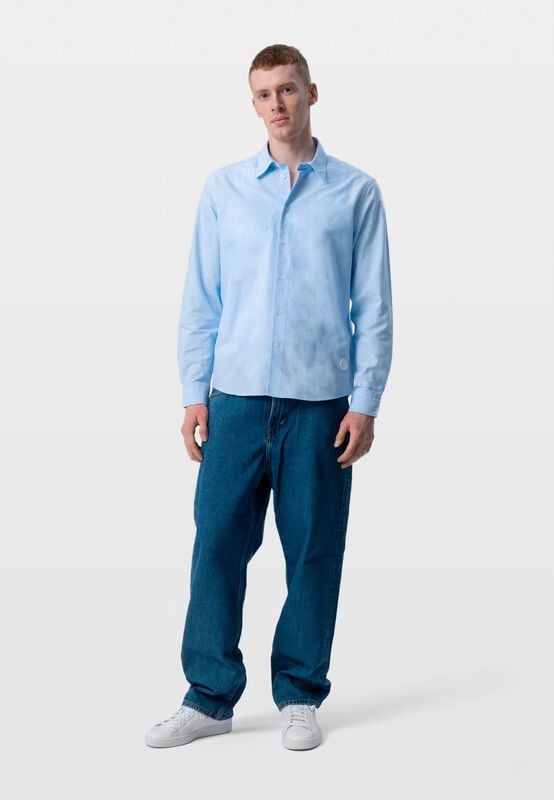 LONG SLEEVE SHIRT - model