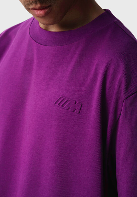 REVERSE M SS OVERSIZED T-SHIRT - model
