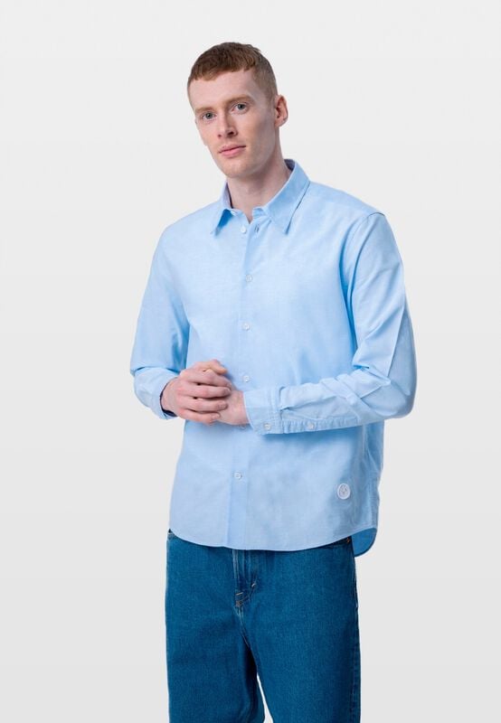 LONG SLEEVE SHIRT - model