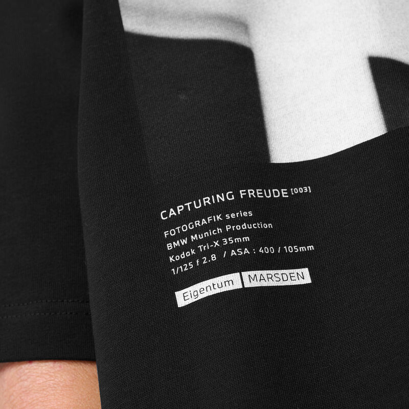 REVERSE M SS OVERSIZED T-SHIRT - model