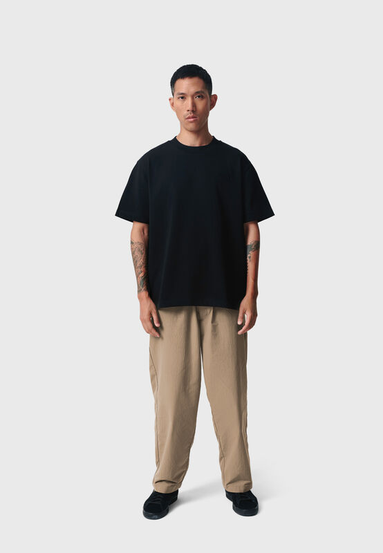 REVERSE M SS OVERSIZED T-SHIRT - model