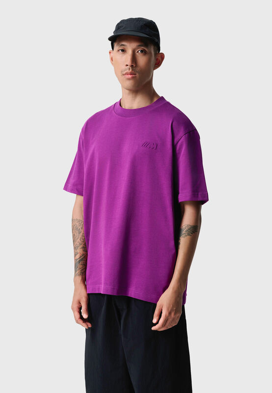 REVERSE M SS OVERSIZED T-SHIRT - model