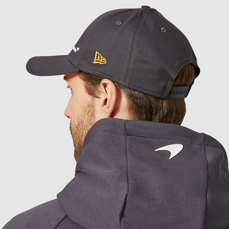 MCLAREN ESSENTIALS 940SS CAP - Antracit