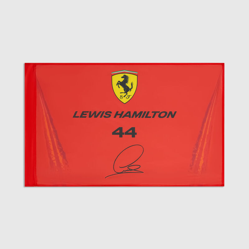 Lewis Hamilton Flag 2026 - Scuderia Ferrari F1 - Rosso corsa ONE SIZE - 8719203574714 - Fuel For Fans Negozio di articoli di F1