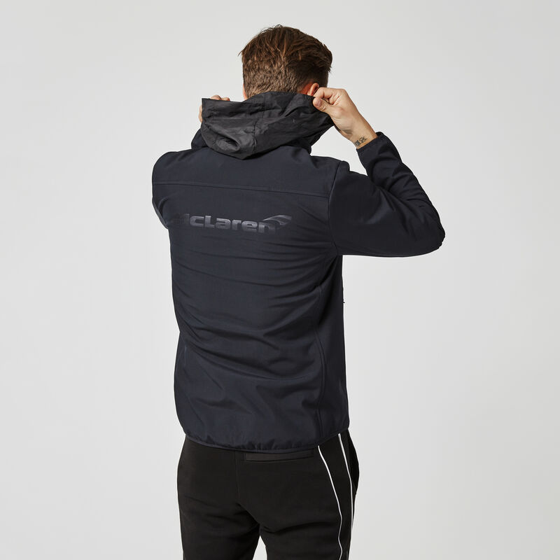 MCLAREN FW MENS SOFTSHELL - black